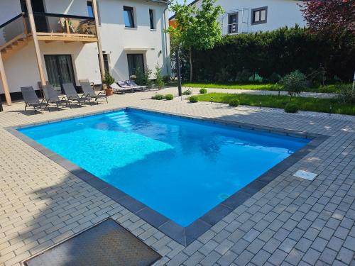 Bazén v ubytovaní Studio apartmen alebo v jeho blízkosti