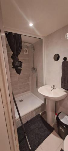 Photo de la galerie de l'établissement Studio indépendant - chambre privé - Tv canal plus, à Goussainville