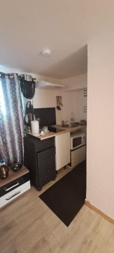 Photo de la galerie de l'établissement Studio indépendant - chambre privé - Tv canal plus, à Goussainville