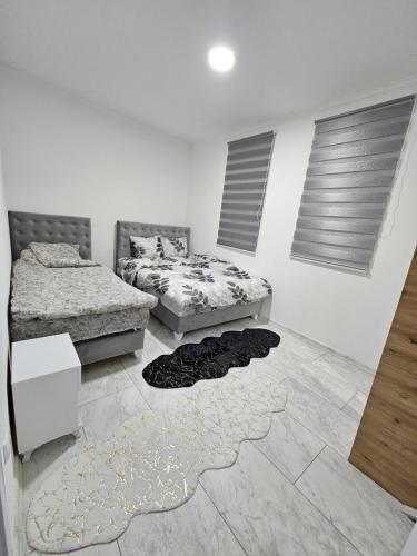 Postel nebo postele na pokoji v ubytování Rejjan APARTMANI