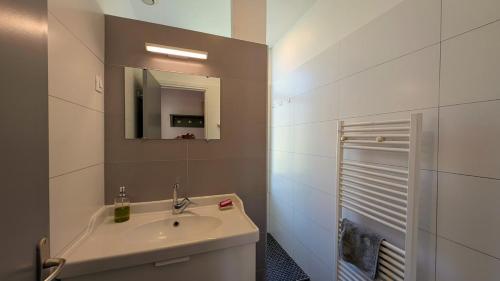 Bilik mandi di Grand Gîte La Buissonnière