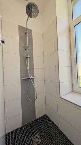 Bilik mandi di Grand Gîte La Buissonnière