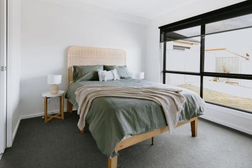 Ένα ή περισσότερα κρεβάτια σε δωμάτιο στο 3 Bed, 2 Bath Home in Sale