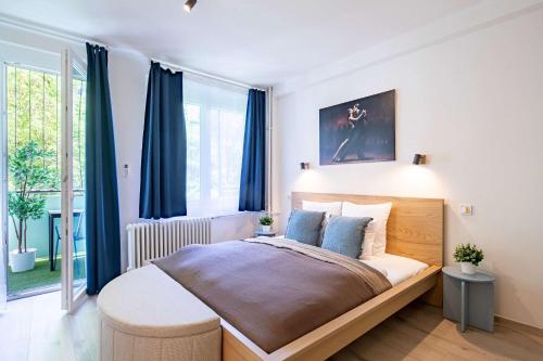 Central - Balcony - Comfy - Green