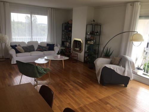 Port à pieds appartement lumineux et spacieux avec parking