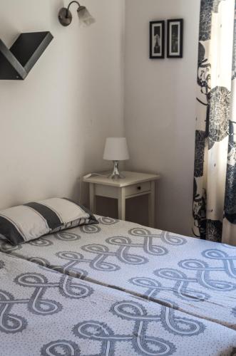 Simons Apartments minutes away from Balluta Bay and St Juliansにあるベッド
