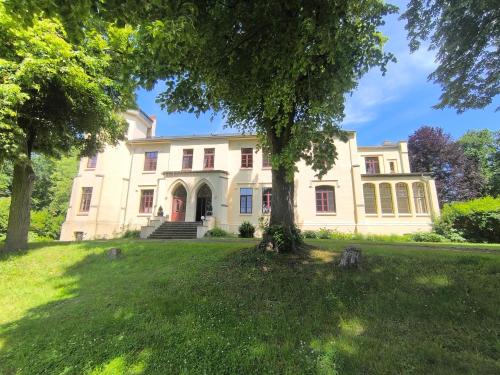 Taman di luar Herrenhaus Harmshagen
