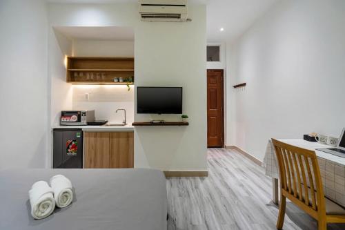 Кухня или мини-кухня в B-HOMEAWAY LUXURY Apartment - Ben Thanh Central
