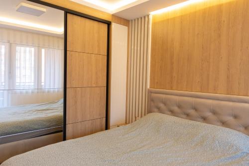 Ένα ή περισσότερα κρεβάτια σε δωμάτιο στο HI Fashion Apartmani