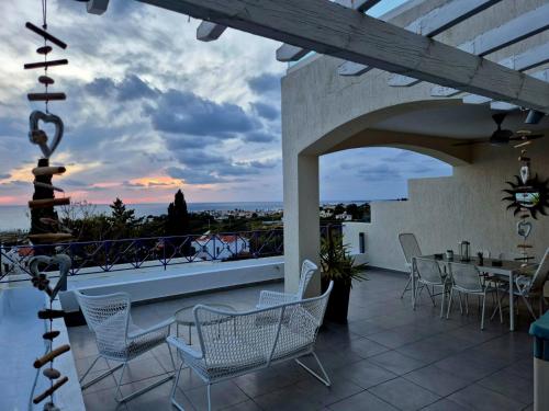 Μπαλκόνι ή βεράντα στο Sunset Sea View Apartment in Kissonerga