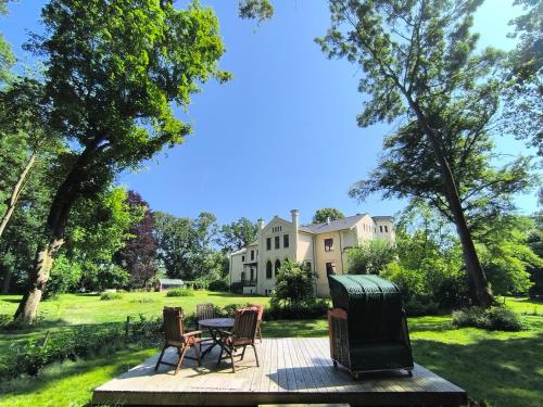 Taman di luar Herrenhaus Harmshagen