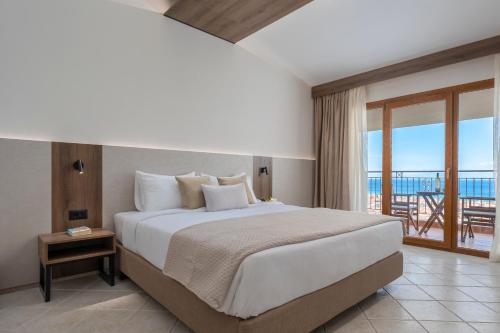 Letto o letti in una camera di Alia Palace Hotel - Adults Only 16+