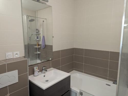 Photo de la galerie de l'établissement Flat less then 5km centre in the countryside, à Gaillard