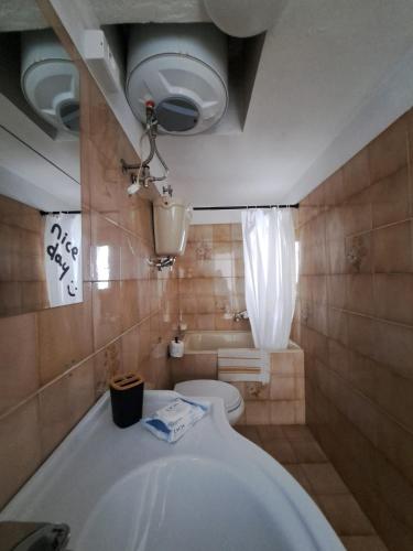 a bathroom with a tub and a toilet at Emily's House in San Buono