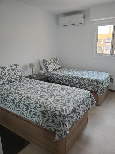 Geminis apartment, sunny, comfortable twin beds, fast Wi-Fi