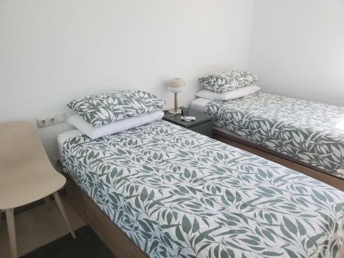 Geminis apartment, sunny, comfortable twin beds, fast Wi-Fi