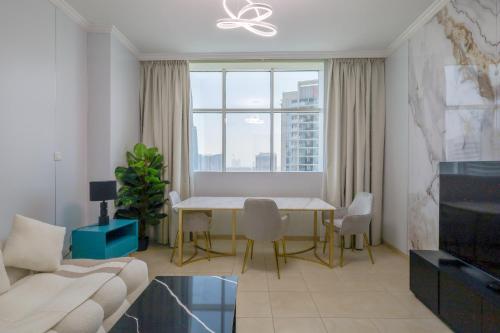 Apartment in Downtown As Dormitory Room for female