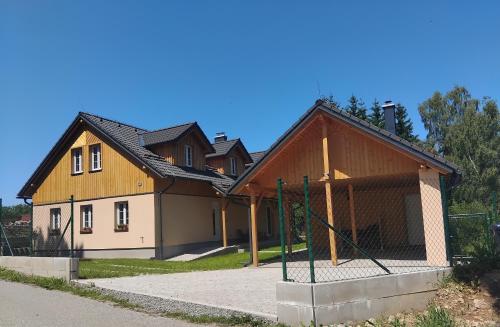 Budova, kde se vila nachází
