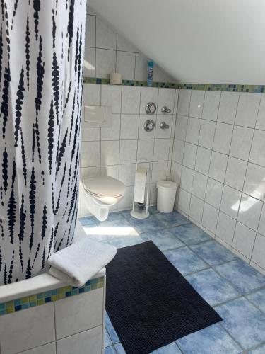 Bilik mandi di Ferienwohnung in Korbach
