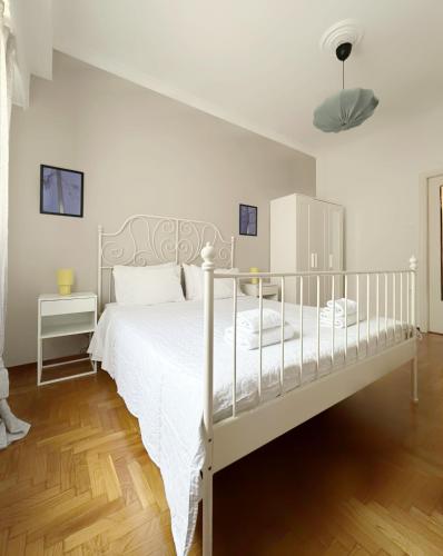 Acropolis Nest