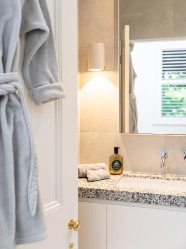 a bathroom with a sink and a mirror at The Brewers House in Beechworth