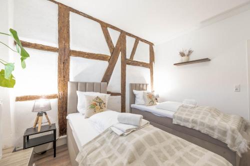 Ένα ή περισσότερα κρεβάτια σε δωμάτιο στο BackHome - SUITE L - Parkhaus - Fantastische Schlosslage - SmartTV - Waschmaschine - Netflix - 50qm - 24h Checkin- Apartment 1