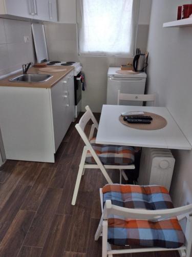 Una cocina o cocineta en Apartman Mata Banja Vrujci