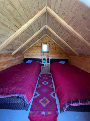 Postel nebo postele na pokoji v ubytování Eko Katun Kolijevka