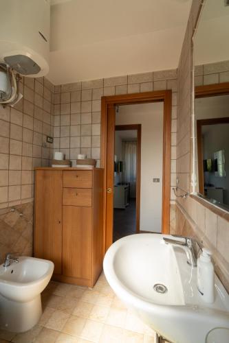 Koupelna v ubytování casa di campagna con ampio giardino recintato - pet friendly