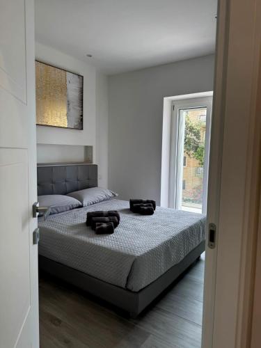 Letto o letti in una camera di Rebecca s Apartments Deluxe Family Sea View Anzio