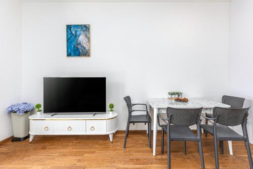 TV a/nebo společenská místnost v ubytování Adriatic Residence
