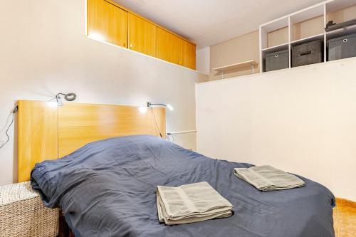 a bedroom with a bed with two towels on it at Casa Mihales in Tarragona
