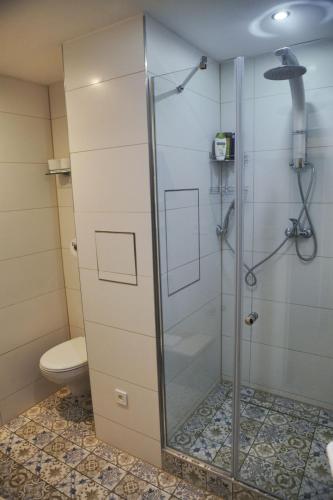 a shower stall in a bathroom with a toilet at Ubytovanie s výhľadom v blízkosti centra mesta in Rimavská Sobota