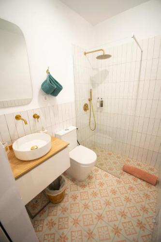 a bathroom with a toilet and a sink and a shower at El Chorro del Granerillo in Cazalla de la Sierra