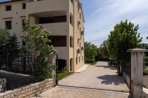 Budova, kde se apartmán nachází