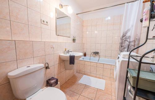 Koupelna v ubytování Comfy apartment at Puskas Stadion with balcony