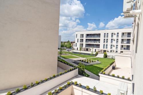 an aerial view of the courtyard of a building at Modern Apartment with Free Private Parking in Timisoara in Timişoara