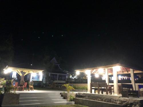 a night view of a house with lights at Hariara Guest House in Tuk Tuk