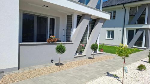 Κήπος έξω από το Szoboszlói Szieszta Apartman