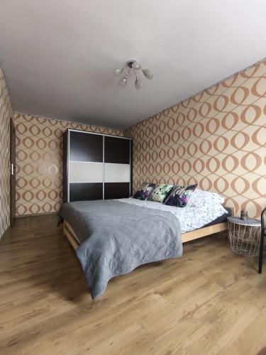 a bedroom with a large bed in a room at Mieszkanie Jelenia in Jelenia Góra
