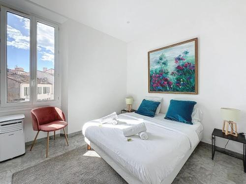 60 m2 private parking, 600 m Palace & beaches