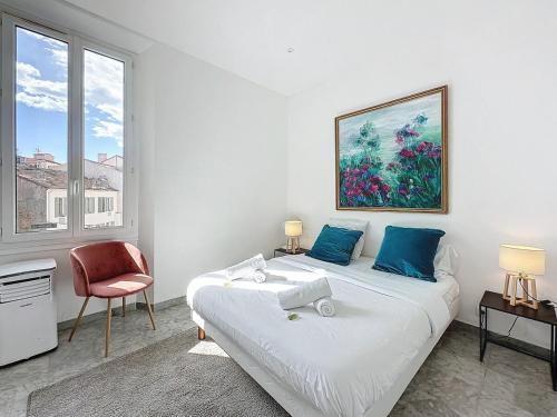 60 m2 private parking, 600 m Palace & beaches