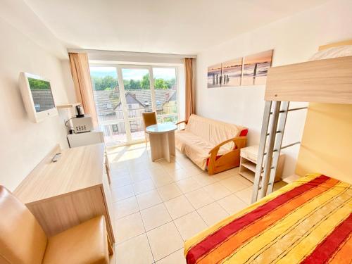 #1 Seaside Studios with Bathroom by Swell