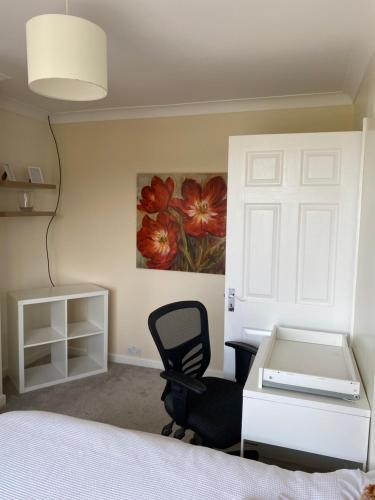 Postel nebo postele na pokoji v ubytování Rooms at Carol's Place near Porthcawl, Margam, Bridgend, 3mins to M4, 3 Room Types Available