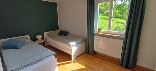 a small bedroom with a bed and a window at Grünes Glück - Ferienidyll in Creglingen am Stutz in Creglingen