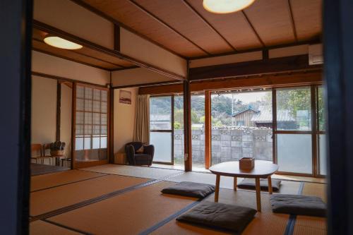 Χώρος καθιστικού στο Remote Island MUJI Style Oceanfront Sauna Art injima naosima setouchi Private lodging