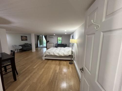 Katil atau katil-katil dalam bilik di Le loft Orford Magog