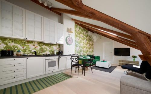 Town Hall Apartments FREE Parking