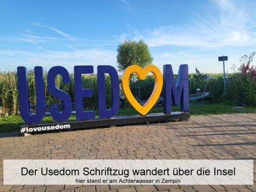 a sign that says iegogo in a park at Ostsee-Urlaub-Zempin direkt am Küstenwald, nur wenige Minuten zum Strand, optimal für Paare mit 1 Hund bis 45 cm Schulterhöhe in Zempin