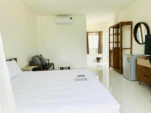 Ένα ή περισσότερα κρεβάτια σε δωμάτιο στο First Light sunset view bungalow